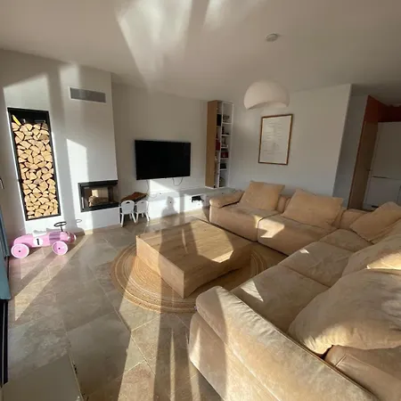 Villa With Sea And Mountain Views *